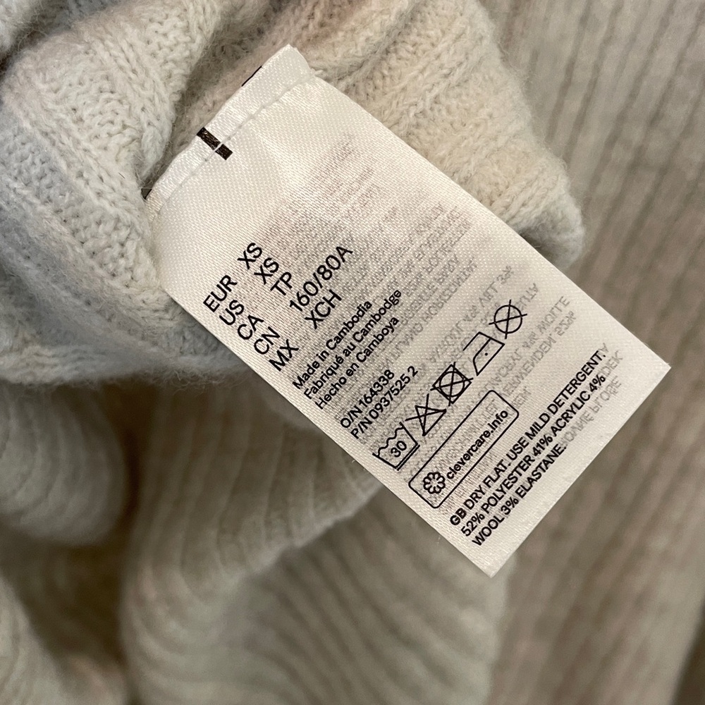 Oversized Gray Ribbed Knit Sweater - Picture 7 of 8
